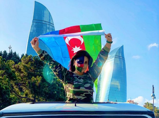 Şəbnəm Tovuzlunun: “Vətən sevgisi yoxsa trendə düşmək həvəsi”- FOTO