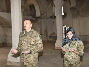 İlham Əliyev və Birinci vitse-prezident Mehriban Əliyeva Ağdam məscidində olublar – FOTO-VİDEO