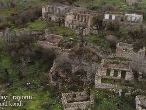 Düşmənin daşı daş üstdə qoymadığı daha bir kəndimiz… – VİDEO