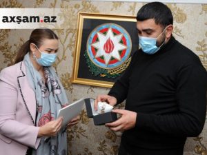 Millət vəkilindən müharibəyə gedən müğənniyə hədiyyə – Fotolar