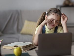 Uzaqdan təhsilin məktəblilərə təhlükəli təsiri açıqlandı