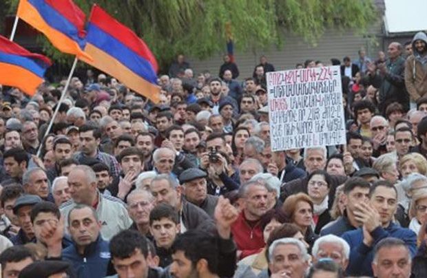 Ermənistanda Paşinyanın istefası tələbi ilə mitinqlər keçirilir – VİDEO