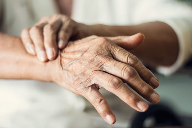 image-close-up-hands-of-senior-elderly-woman-patient-suffering-from