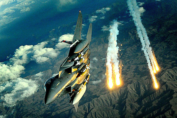image-1200px-afghanistan_flyover-_f-15e_from_391st_expeditionary_fighter_squadron_deploys_flares_during_a_flight_over_afghanistan-_nov-_12-_2008