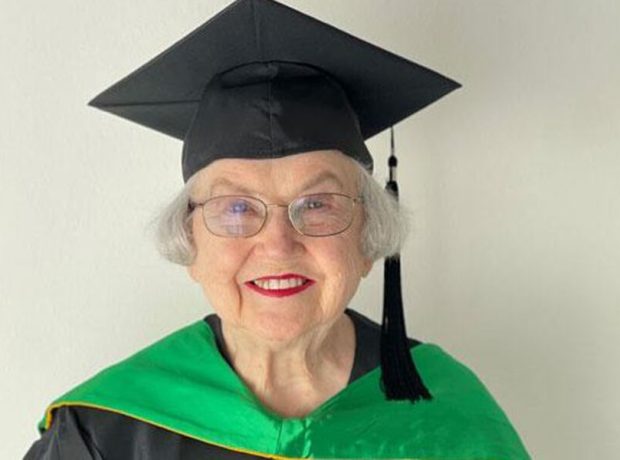 image-90-year-old-woman-earns-masters-degree-in-texas-pic_32ratio_900x600-900x600-22192