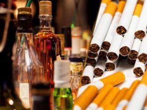 image-1704090239_1704088182_1704002253_1703769115_liquor-and-cigarettes