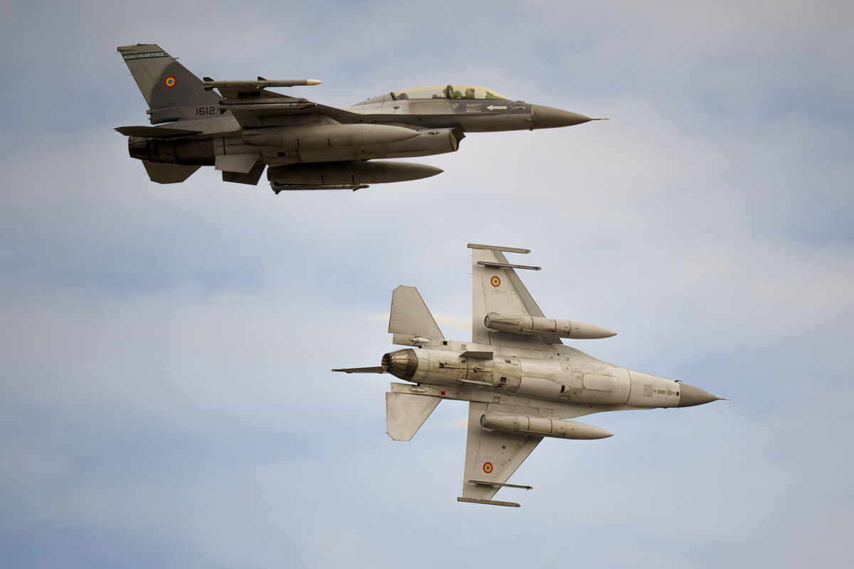 Hollandiya hakimiyyəti F-16 qırıcılarının Ukraynaya tədarükünə başlama vaxtını açıqlayıb