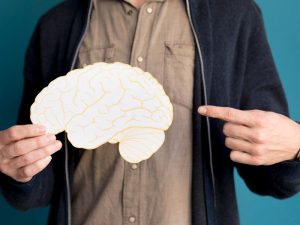 image-close-up-man-pointing-at-paper-brain-pic_32ratio_900x600-900x600-67045