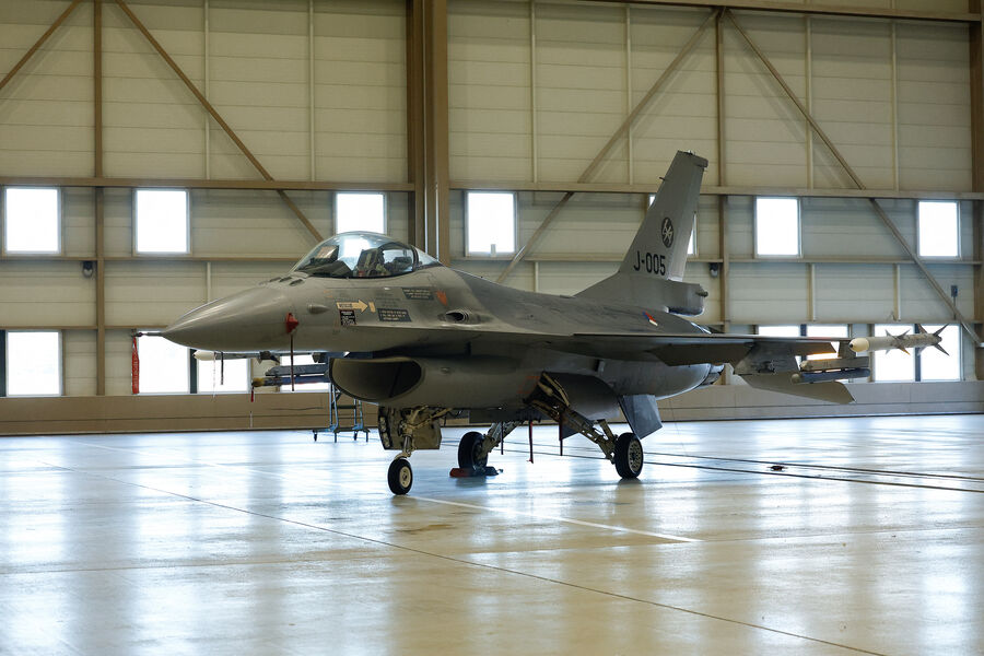 image-upload-2023-08-20t120057z_781534427_rc2or2a7lmci_rtrmadp_3_ukraine-crisis-zelenskiy-netherlands-pic_32ratio_900x600-900x600-30711