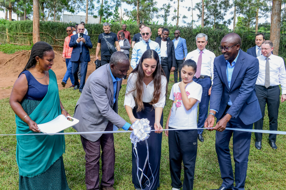 Heydər Əliyev Fondunun dəstəyi ilə Ruanda məktəbi içməli su ilə təchiz olunub – FOTO