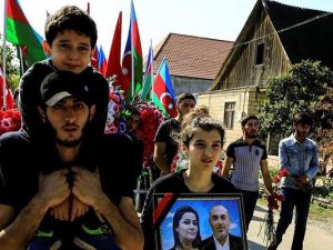 Bu uşaqlar Gəncə qətliamında valideynlərini itirdi..