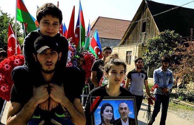 Bu uşaqlar Gəncə qətliamında valideynlərini itirdi..