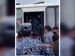 Erməni gənclər döyüşdən qorxur, hökumət onları zorla cəbhəyə göndərir – VİDEO
