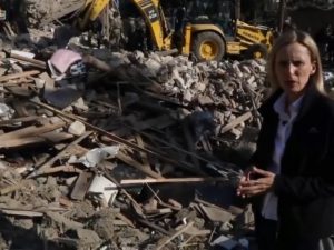 “Evin sakininin nəvələri bu yataqda yatırdılar” – BBC-nin Gəncədən süjeti