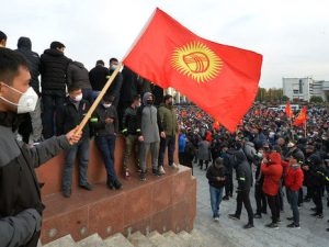 Qırğızıstan müxalifəti Bişkek küçələrini tərk etməyəcəklərini bildirib