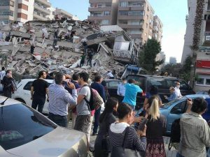 İzmirdə dəhşətli zəlzələnin ilkin nəticələri: dörd ölü, yüzdən çox yaralı var
