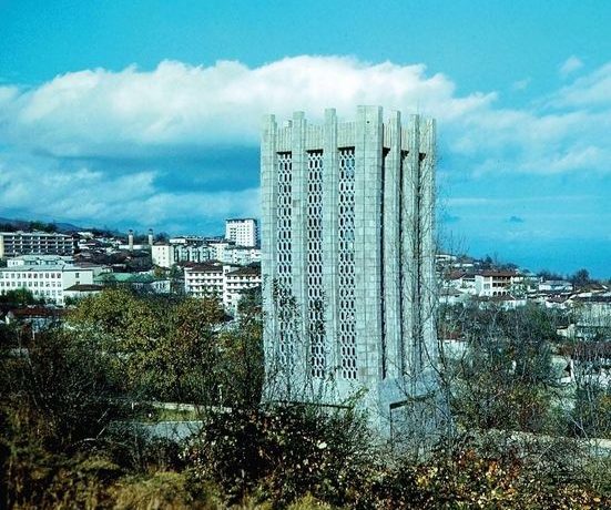 Vaqif məqbərəsi Şuşanın işğalından əvvəl və indi – FOTO