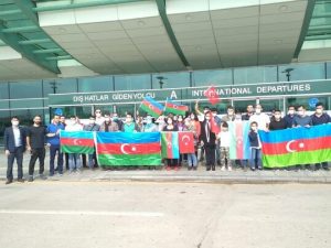 Türkiyədəki 45 azərbaycanlı həkim hərbçilərə tibbi yardım üçün Vətənə gəldi