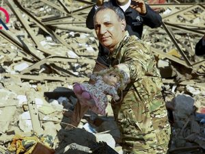 Baş prokuror dağıntıların içində… – Fotolar