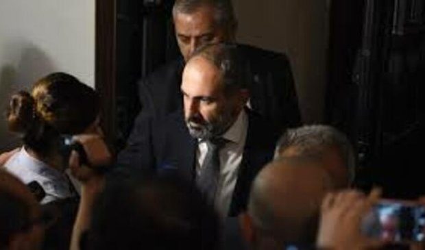 Paşinyanı parlamentdən qovdular