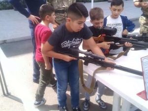 Terrorçu dövlət olan Ermənistan Qarabağdakı hərbi əməliyyatlara uşaqları cəlb etməyə başlayıb – VİDEO