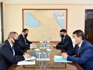 Adil Əliyev Qazaxıstanın ölkəmizdəki səfiri Serjan Abdıkərimovla görüşüb – FOTO