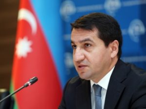Hikmət Hacıyev “Sərhədsiz reportyorlar”ın 80 jurnalistin Xankəndidən təhlükəsiz çıxa bilməməsinə dair açıqlamasına münasibət bildirib