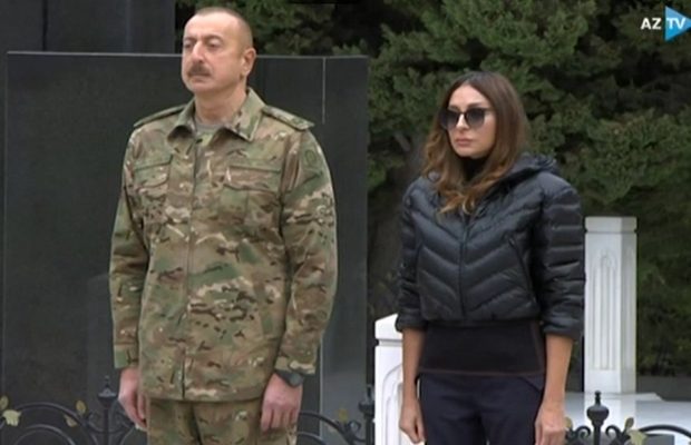 Prezident və xanımı Fəxri Xiyabanda – Video