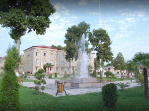Bərdə rayon İcra Hakimiyyətindən bayrağımıza HÖRMƏTSİZLİK – FOTO/VİDEO