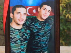 “Balalarım ermənilərin qabağında əyilmədilər” – Bir gündə iki oğlu şəhid olan ata – VİDEO