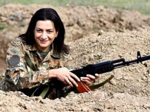 Paşinyanın arvadı təlim keçdiyi qadınlarla döyüşə hazır olduğunu AÇIQLADI – FOTO