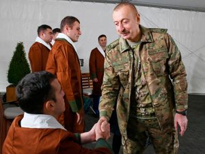 “Gəlmişəm ki, sizə təşəkkürümü bildirim” – Prezidentdən yaralı hərbçilərə