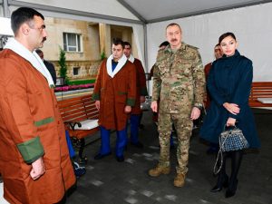 İlham Əliyevlə xanımının yaralı hərbçilərlə görüşündən – Fotolar