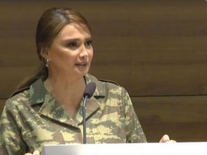 Deputatdan açıqlama: Qarşında baş əyirəm əziz bacım – Foto
