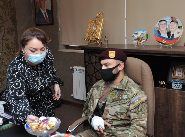 Regional Hüquqi və İqtisadi Maarifləndirmə İctimai Birliyinin rəhbəri Arzu Bağırova ad gününü qazilərlə keçirdi-FOTO