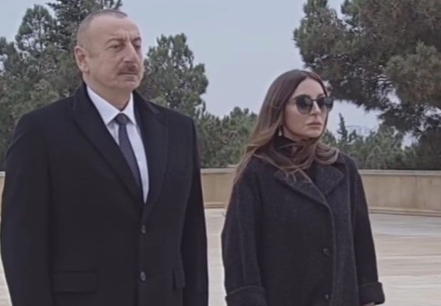 Prezident və xanımı Şəhidlər xiyabanını ziyarət etdi – VİDEO