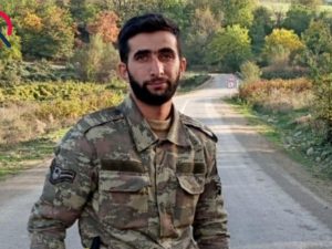 Yaralı əsgərlərini xilas edərkən şəhid olan gizir… – Fotolar