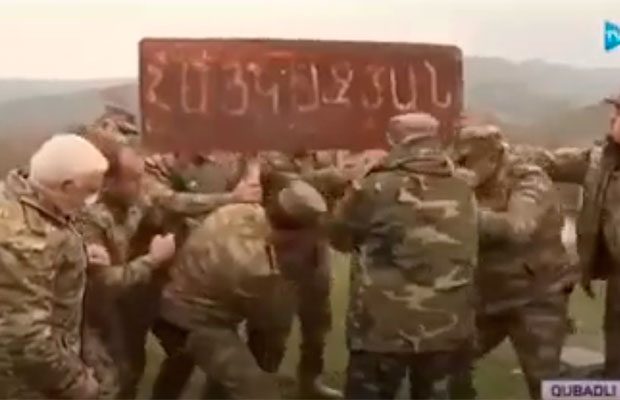 İlham Əliyev erməni dilində olan lövhəni belə sökdürdü – Video