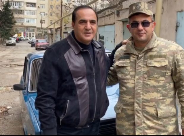 Manaf hərbçiyə avtomobil bağışladı FOTO