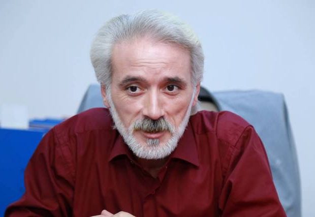 Bir həftə ərzində həm anasını, həm də atasını itirdi