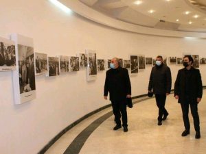 Göyçay rayon İcra Hakimiyyətinin başçısı Mehdi Səlimzadə Ümummilli Lider Heydər Əliyevin anım günündə abidəsini ziyarət edib.