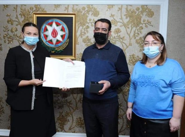 Qənirə Paşayeva və Arzu Bağırova qəhrəman şəhidimiz Rahid Sadıxovun atası ilə görüşüblər. FOTO