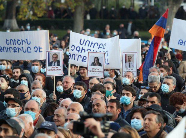Paşinyanın istefası tələbi ilə mitinqlər keçirilib, saxlanılanlar var- VİDEO