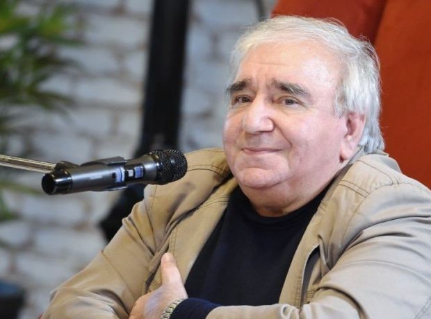 Prezident xalq şairi Ramiz Rövşənə ev hədiyyə etdi.