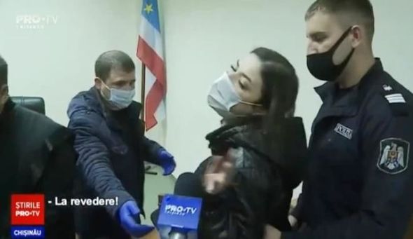 Gənc fenomendən qandonduran cinayət: Anasını dəfələrlə bıçaqlayıb daxili orqanlarını çıxardı – FOTO