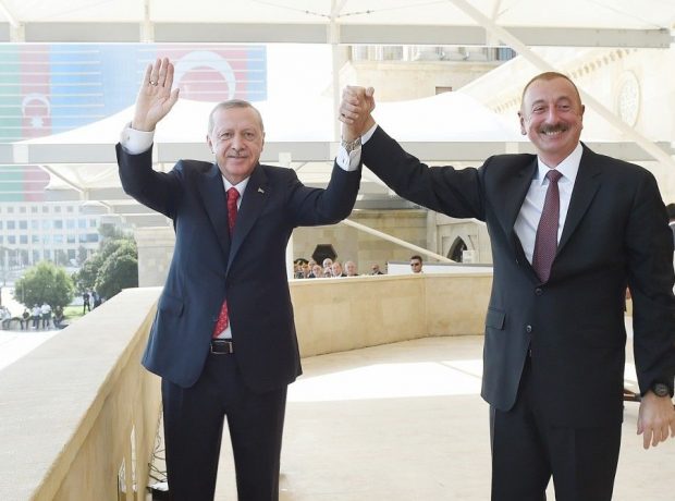 Əkbər Qoşalı:”Zəfərin mübarək olsun, Azərbaycan”