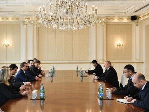 Prezident İlham Əliyev İtaliya Deputatlar Palatasının sədr müavininin başçılıq etdiyi nümayəndə heyətini qəbul edib – FOTO