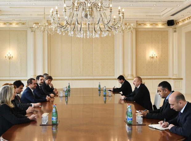 Prezident İlham Əliyev İtaliya Deputatlar Palatasının sədr müavininin başçılıq etdiyi nümayəndə heyətini qəbul edib – FOTO
