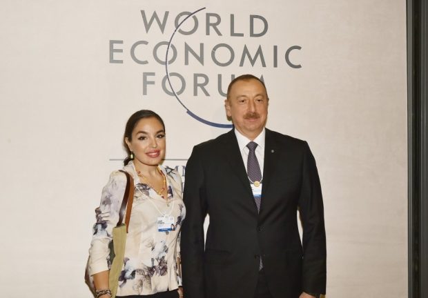Leyla  Əliyeva  Ali Baş Komandan İlham Əliyevə “Əsgər” şeirini həsr  edib.