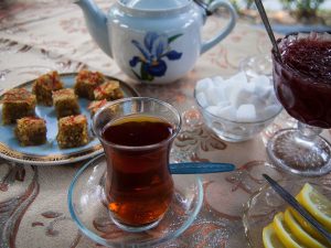 Çayxana sahibi və müştəriləri cəzalandırıldı
